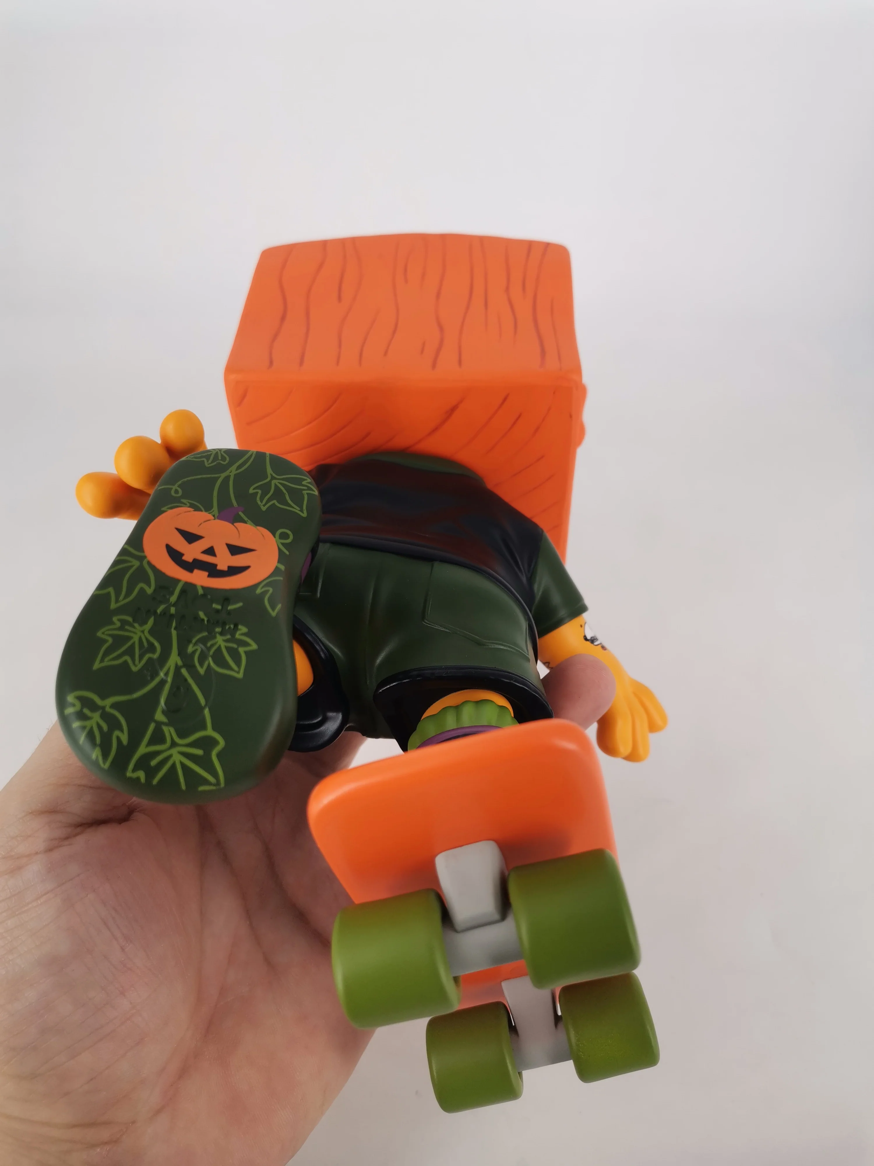 "Block O Lantern"  Vinyl Figure - Image 6