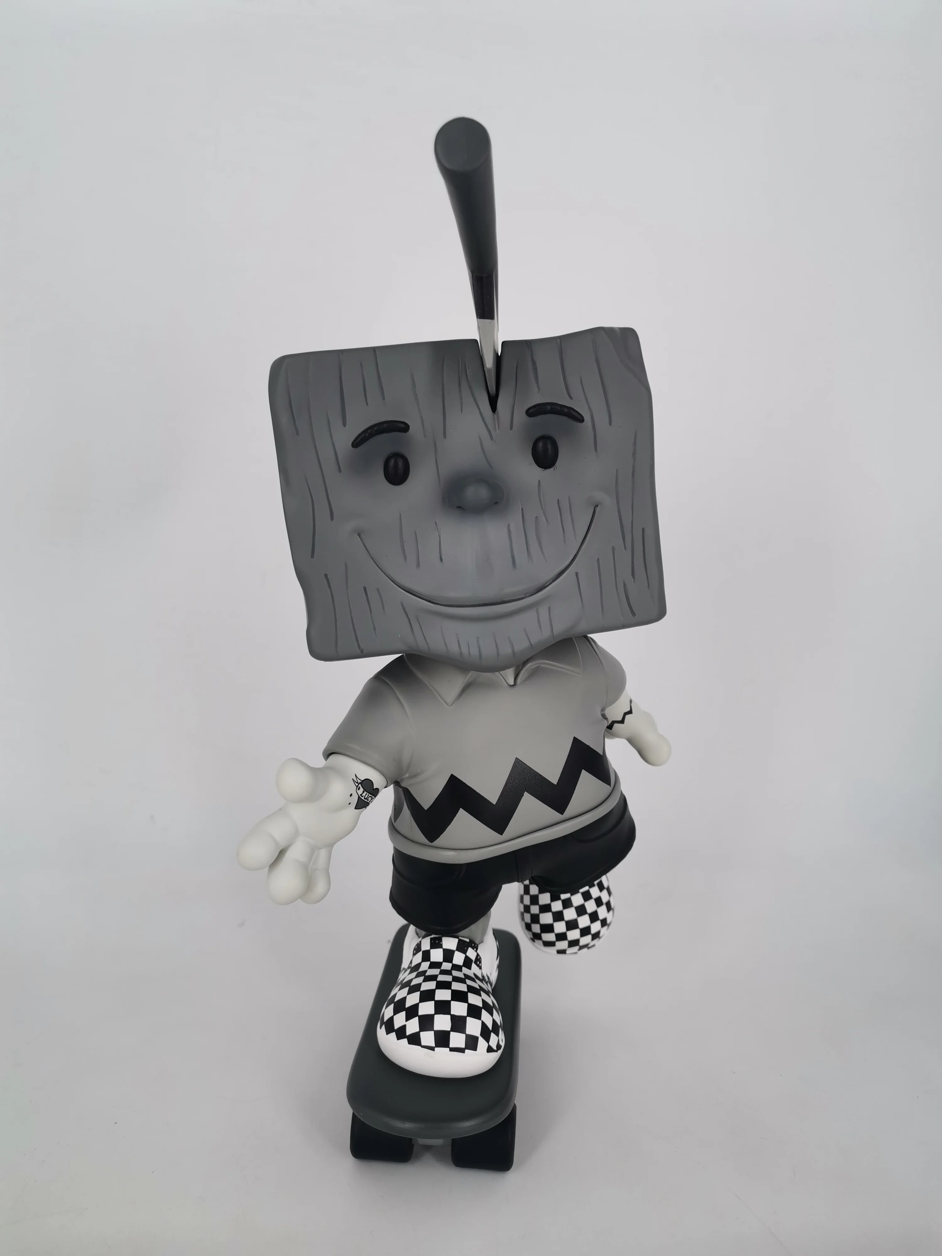 "Newspaper" Black and White Version - Image 9